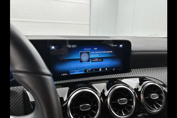 Mercedes-Benz A-Klasse 180 Business Solution (NAVIGATIE, STOELVERWARMING, CAMERA, 1e EIGENAAR, GOED ONDERHOUDEN)