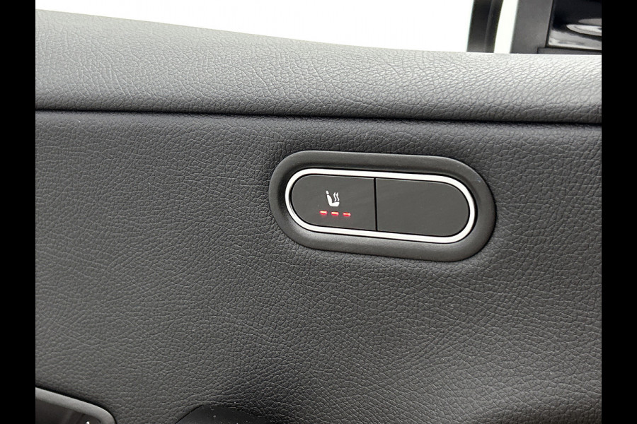 Mercedes-Benz A-Klasse 180 Business Solution (NAVIGATIE, STOELVERWARMING, CAMERA, 1e EIGENAAR, GOED ONDERHOUDEN)