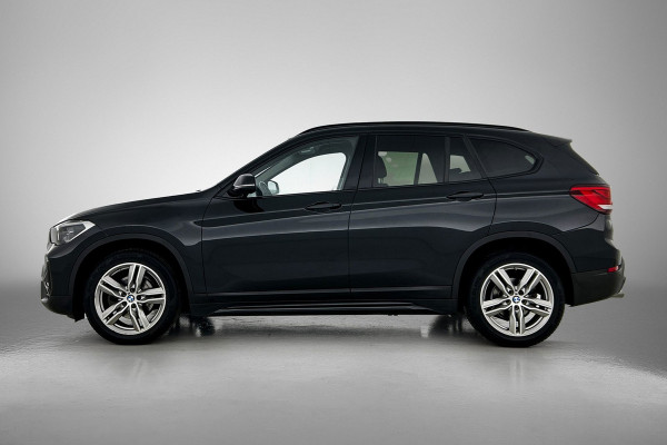 BMW X1 SDrive18i High Executive M Sport (M-PAKKET, SFEER, CAMERA, LED, SPORTSTOELEN, STOELVERWARMING, DEALER ONDERHOUDEN)