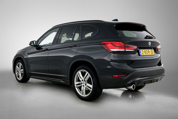 BMW X1 SDrive18i High Executive M Sport (M-PAKKET, SFEER, CAMERA, LED, SPORTSTOELEN, STOELVERWARMING, DEALER ONDERHOUDEN)