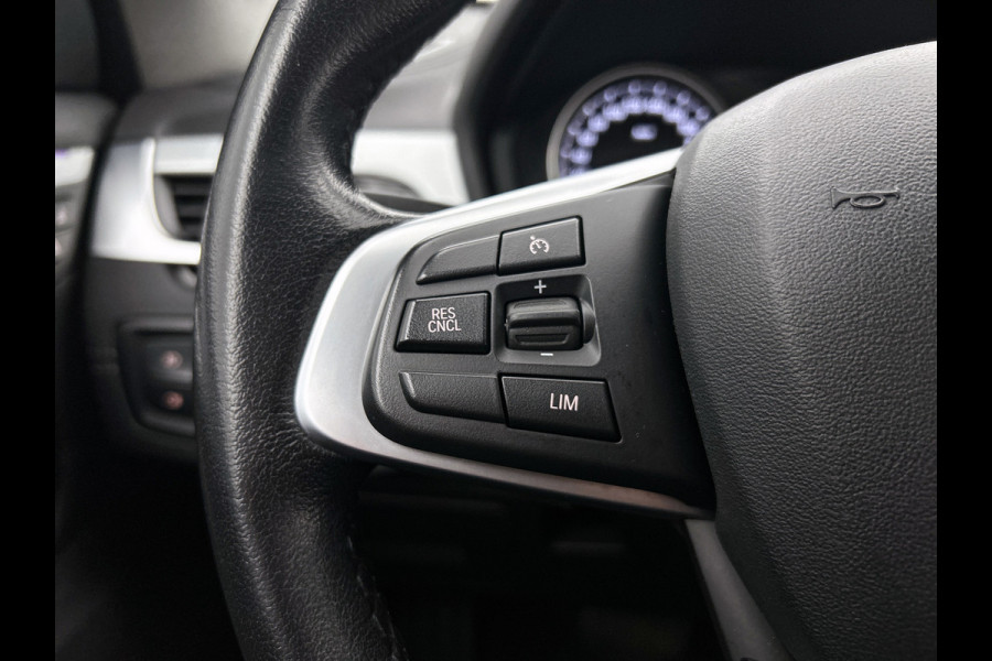 BMW X1 SDrive18i High Executive M Sport (M-PAKKET, SFEER, CAMERA, LED, SPORTSTOELEN, STOELVERWARMING, DEALER ONDERHOUDEN)