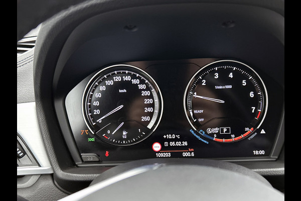 BMW X1 SDrive18i High Executive M Sport (M-PAKKET, SFEER, CAMERA, LED, SPORTSTOELEN, STOELVERWARMING, DEALER ONDERHOUDEN)