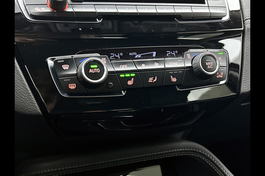 BMW X1 SDrive18i High Executive M Sport (M-PAKKET, SFEER, CAMERA, LED, SPORTSTOELEN, STOELVERWARMING, DEALER ONDERHOUDEN)