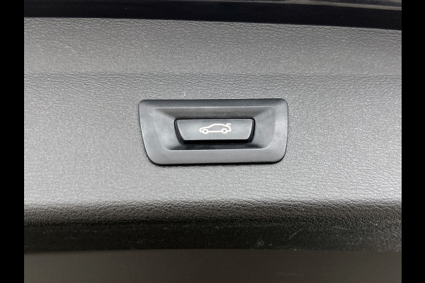 BMW X1 SDrive18i High Executive M Sport (M-PAKKET, SFEER, CAMERA, LED, SPORTSTOELEN, STOELVERWARMING, DEALER ONDERHOUDEN)