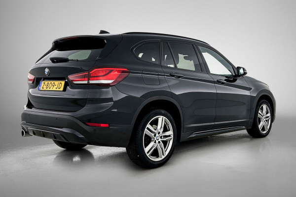 BMW X1 SDrive18i High Executive M Sport (M-PAKKET, SFEER, CAMERA, LED, SPORTSTOELEN, STOELVERWARMING, DEALER ONDERHOUDEN)