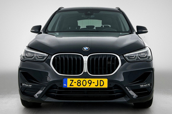 BMW X1 SDrive18i High Executive M Sport (M-PAKKET, SFEER, CAMERA, LED, SPORTSTOELEN, STOELVERWARMING, DEALER ONDERHOUDEN)