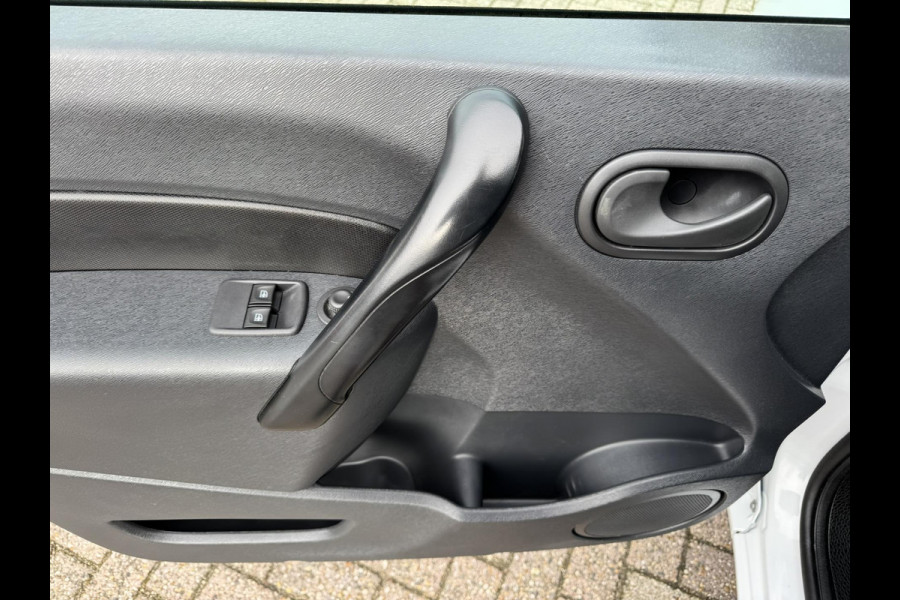 Renault Kangoo Z.E. Dealeronderhouden SOH 90% Airco Cruise control Navigatie Radio/CD Parkeersensoren achter Schuifdeur rechts