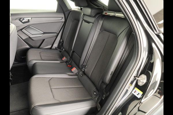 Audi Q3 Sportback 45 TFSI e S Edition 245pk | Parkeercamera | Trekhaak | Navigatie | Keyless entry | 19 inch Lichtmetalen velgen