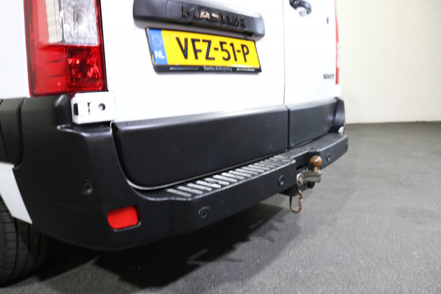 Renault Master 2.3 dCi 135pk L2 H2 Airco Navigatie Camera Trekhaak