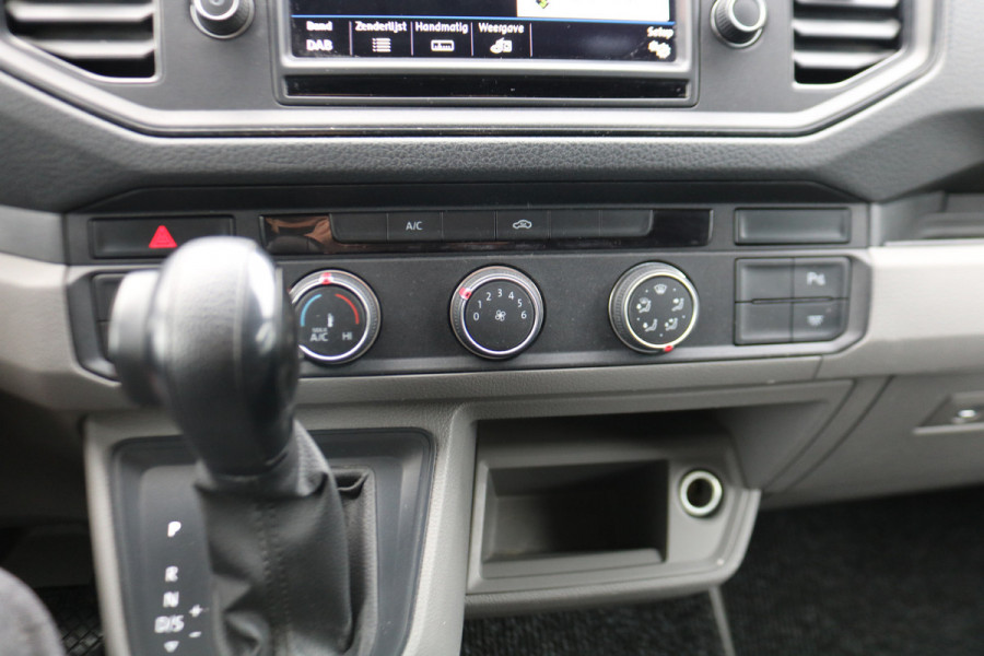 Volkswagen Crafter 2.0 TDI 177pk L3 H3 Automaat Airco Navigatie Camera Trekhaak