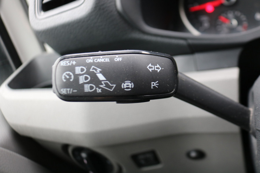 Volkswagen Crafter 2.0 TDI 177pk L3 H3 Automaat Airco Navigatie Camera Trekhaak