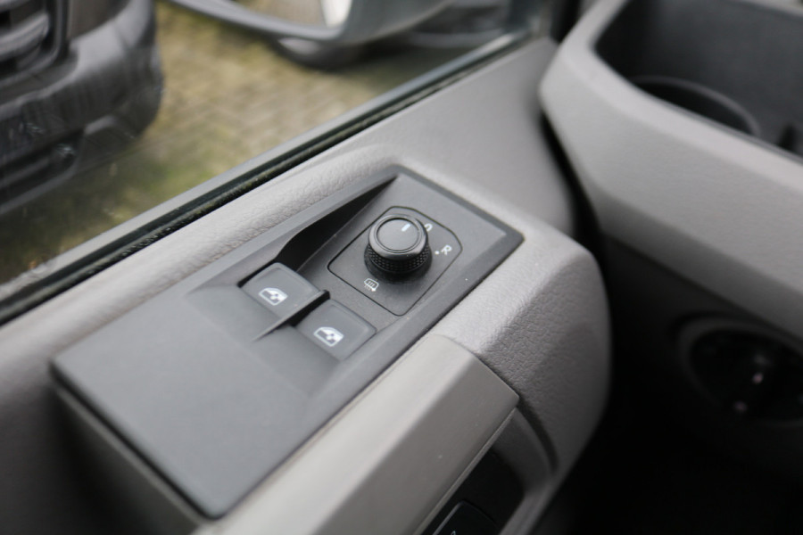 Volkswagen Crafter 2.0 TDI 177pk L3 H3 Automaat Airco Navigatie Camera Trekhaak
