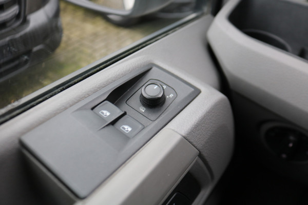 Volkswagen Crafter 2.0 TDI 177pk L3 H3 Automaat Airco Navigatie Camera Trekhaak