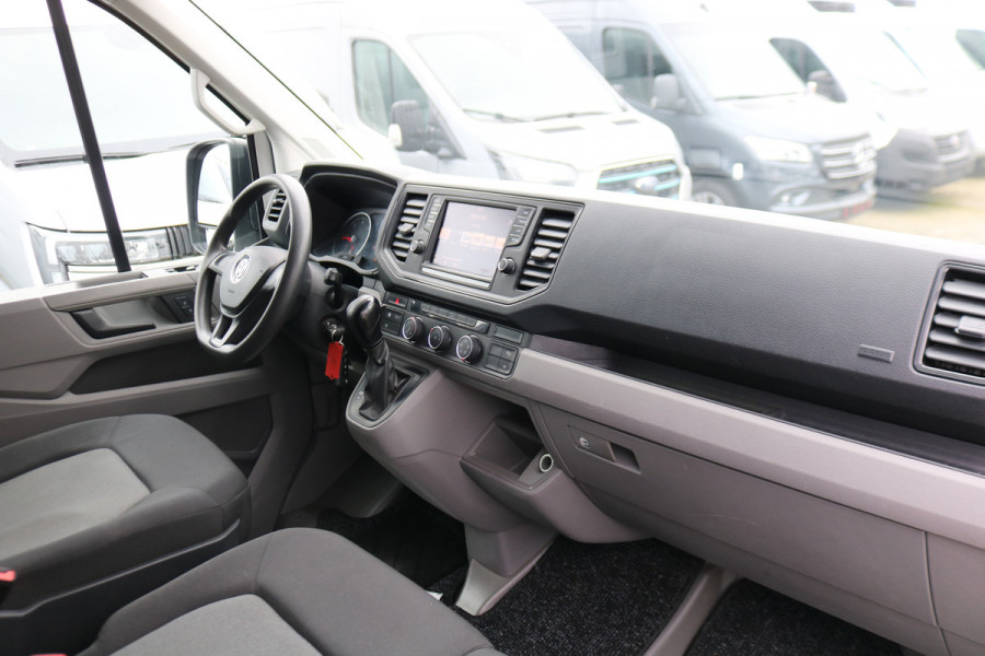 Volkswagen Crafter 2.0 TDI 177pk L3 H3 Automaat Airco Navigatie Camera Trekhaak