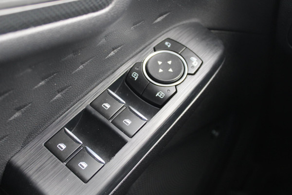 Ford Kuga 2.5 PHEV ST-Line X | Panoramadak | Adaptive cruise control | Head up Display | Winter Pack | Camera | 19 inch | Rode remklauwen