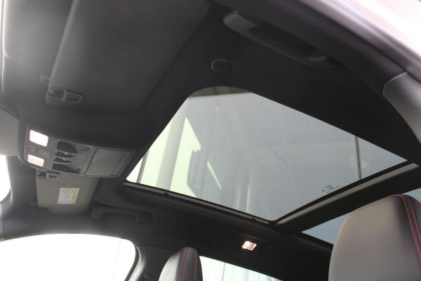 Ford Kuga 2.5 PHEV ST-Line X | Panoramadak | Adaptive cruise control | Head up Display | Winter Pack | Camera | 19 inch | Rode remklauwen