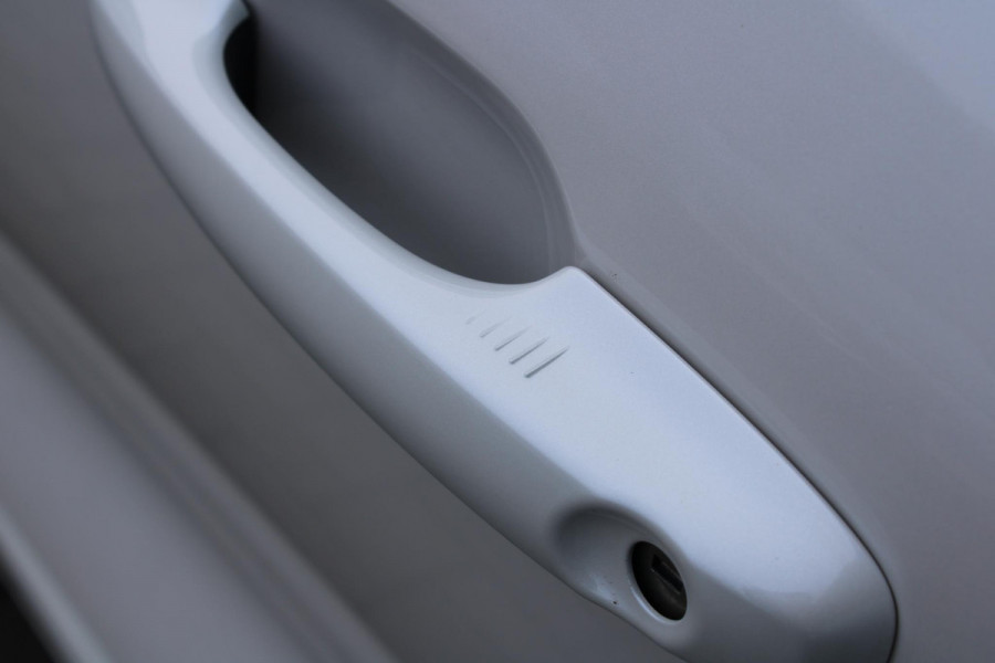 Ford Kuga 2.5 PHEV ST-Line X | Panoramadak | Adaptive cruise control | Head up Display | Winter Pack | Camera | 19 inch | Rode remklauwen