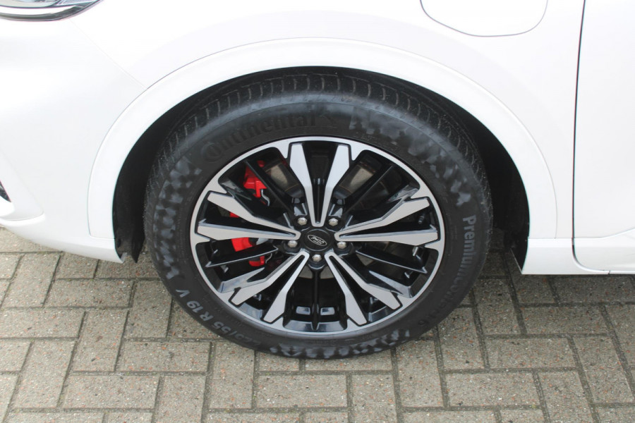 Ford Kuga 2.5 PHEV ST-Line X | Panoramadak | Adaptive cruise control | Head up Display | Winter Pack | Camera | 19 inch | Rode remklauwen