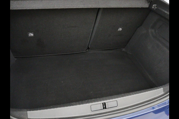 Opel CORSA-E Elegance 50 kWh | SOH 90% | 3 Fase | Camera | Warmtepomp | Carplay | Dodehoek detectie | Parkeerhulp | Full LED | Cruise control | Bluetooth | Climate control