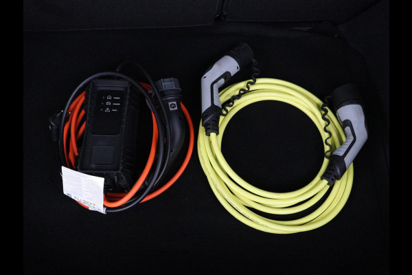 Opel CORSA-E Elegance 50 kWh | SOH 90% | 3 Fase | Camera | Warmtepomp | Carplay | Dodehoek detectie | Parkeerhulp | Full LED | Cruise control | Bluetooth | Climate control