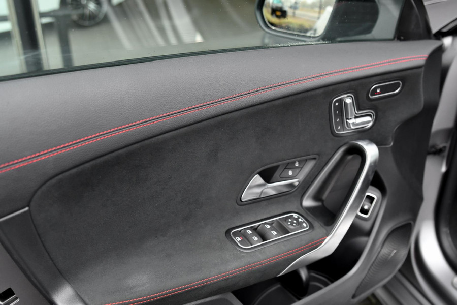 Mercedes-Benz CLA-Klasse 250 e AMG Night, Magno, Pano, Memory, Dodeh, Multibeam, Camera, Sfeer, CarPlay!