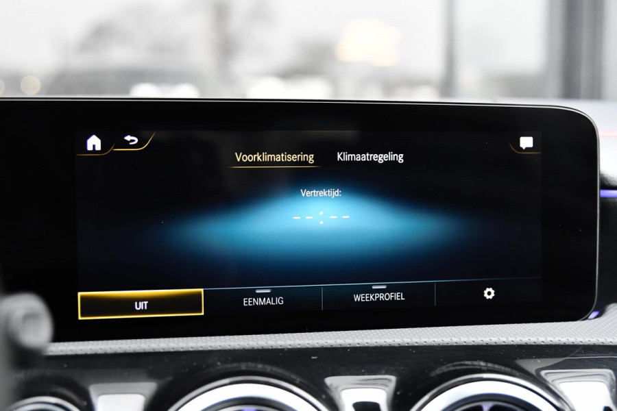 Mercedes-Benz CLA-Klasse 250 e AMG Night, Magno, Pano, Memory, Dodeh, Multibeam, Camera, Sfeer, CarPlay!