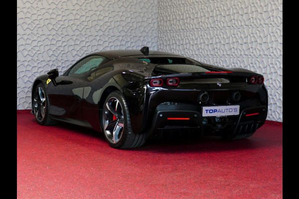 Ferrari SF90 Stradale 4.0 V8 1000 pk INCL BTW/BPM. CARBON SEATS/STUUR LIFT CARPLAY AFS CAMERA phev