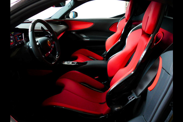 Ferrari SF90 Stradale 4.0 V8 1000 pk INCL BTW/BPM. CARBON SEATS/STUUR LIFT CARPLAY AFS CAMERA phev
