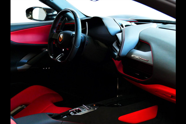 Ferrari SF90 Stradale 4.0 V8 1000 pk INCL BTW/BPM. CARBON SEATS/STUUR LIFT CARPLAY AFS CAMERA phev