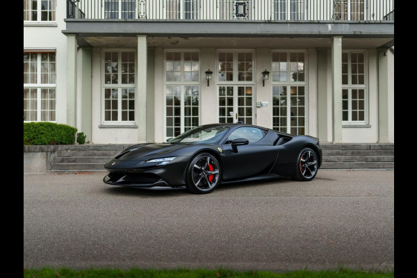 Ferrari SF90 Stradale 4.0 V8 1000 pk INCL BTW/BPM. CARBON SEATS/STUUR LIFT CARPLAY AFS CAMERA phev