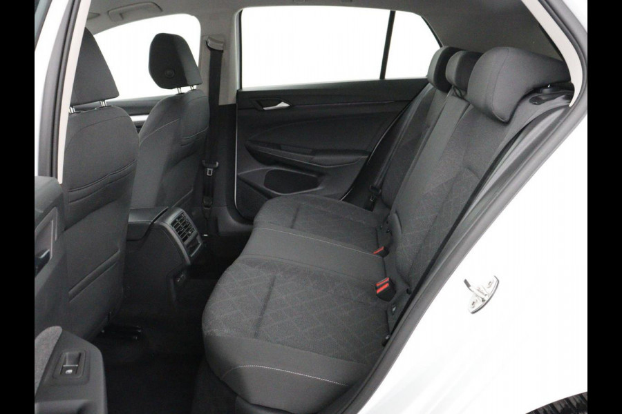 Volkswagen Golf 1.0 TSI Life | Carplay | Sfeerverlichting | Adaptive cruise | Navigatie | Parkeerhulp | Climate control | Full LED | Bluetooth