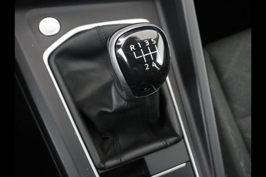 Volkswagen Golf 1.0 TSI Life | Carplay | Sfeerverlichting | Adaptive cruise | Navigatie | Parkeerhulp | Climate control | Full LED | Bluetooth