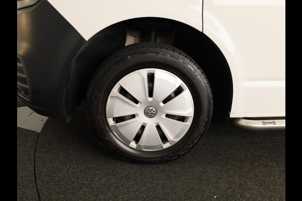 Volkswagen Transporter 2.0 TDI L2H1 28 Comfortline 110 pk | Verlengde garantie | Navigatie via App | Parkeersensoren achter | Cruise control |
