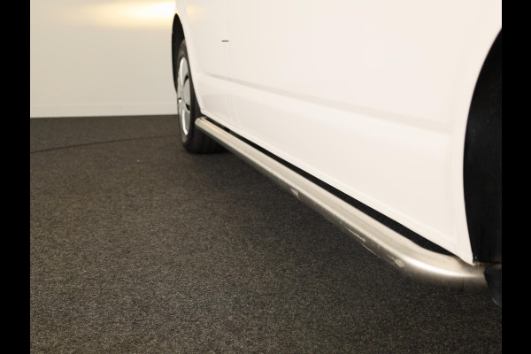 Volkswagen Transporter 2.0 TDI L2H1 28 Comfortline 110 pk | Verlengde garantie | Navigatie via App | Parkeersensoren achter | Cruise control |