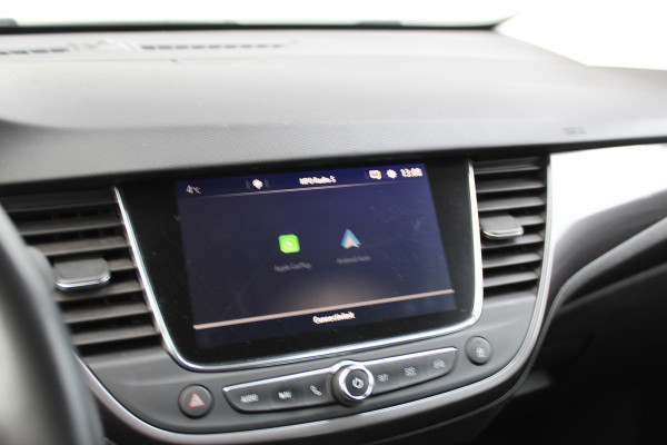 Opel Crossland X 1.2-131pk Turbo Innovation. Two tone. Erg nette en luxe hoogzitter voor nog jaren rijplezier ! Autm. airco, parkeersensoren v+a, camera, LM wielen, ergonomische voorstoelen, cruise control, side assist, navigatie, telefoonvoorb. etc.