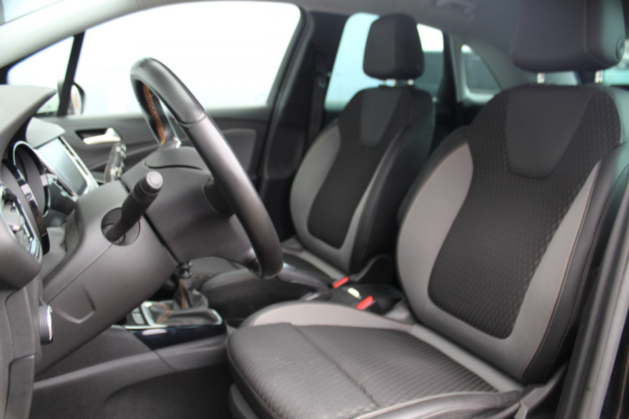 Opel Crossland X 1.2-131pk Turbo Innovation. Two tone. Erg nette en luxe hoogzitter voor nog jaren rijplezier ! Autm. airco, parkeersensoren v+a, camera, LM wielen, ergonomische voorstoelen, cruise control, side assist, navigatie, telefoonvoorb. etc.
