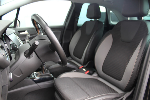 Opel Crossland X 1.2-131pk Turbo Innovation. Two tone. Erg nette en luxe hoogzitter voor nog jaren rijplezier ! Autm. airco, parkeersensoren v+a, camera, LM wielen, ergonomische voorstoelen, cruise control, side assist, navigatie, telefoonvoorb. etc.
