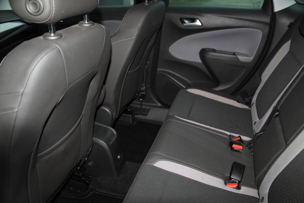 Opel Crossland X 1.2-131pk Turbo Innovation. Two tone. Erg nette en luxe hoogzitter voor nog jaren rijplezier ! Autm. airco, parkeersensoren v+a, camera, LM wielen, ergonomische voorstoelen, cruise control, side assist, navigatie, telefoonvoorb. etc.