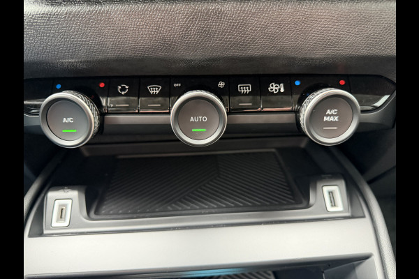 Citroën C4 130pk Shine (Camera - Keyless Entry - LED - Parkeersensoren V+A - Automatische Airco - Adaptieve Cruise Controle - Leder)