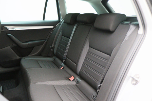 Škoda Octavia Combi 1.0 TSI Greentech Business Edition Climate, Cruise, Camera, Apple Carplay, Elektrisch Pakket, 16''