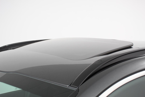 Kia Niro EV DynamicPlusLine 64.8 kWh Navigatie Half Leder Schuif-kantel dak Electrisch bedienbare achterklep DAB Led Camera Extra Getint Glas Lichtmetalen Velgen