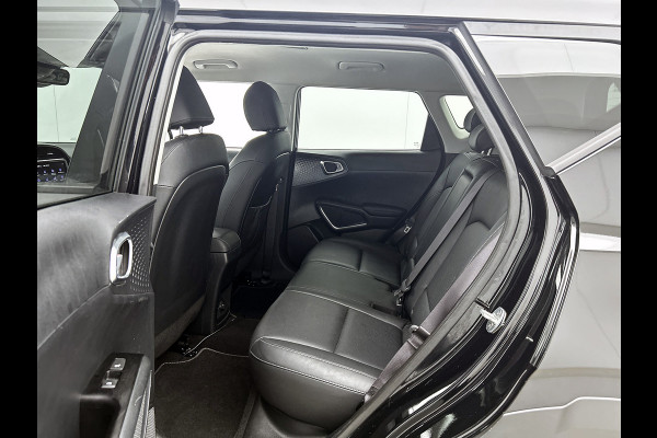 Kia e-Soul 150kW / 64kWh / SOH 100% / Executive line / Leder / TV. DVD scherm / Xenon / Navigatie / Airco-ecc. / Apk 12-2026