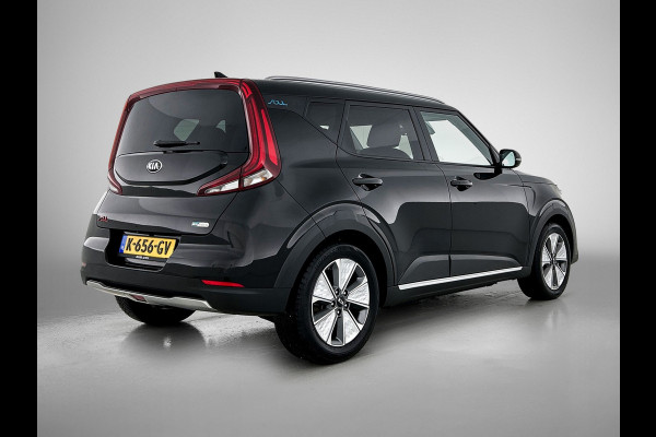 Kia e-Soul 150kW / 64kWh / SOH 100% / Executive line / Leder / TV. DVD scherm / Xenon / Navigatie / Airco-ecc. / Apk 12-2026