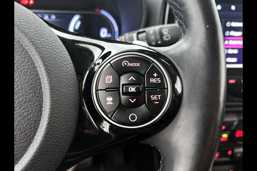 Kia e-Soul 150kW / 64kWh / SOH 100% / Executive line / Leder / TV. DVD scherm / Xenon / Navigatie / Airco-ecc. / Apk 12-2026