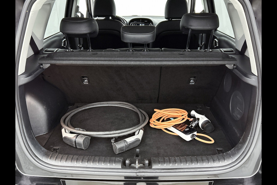 Kia e-Soul 150kW / 64kWh / SOH 100% / Executive line / Leder / TV. DVD scherm / Xenon / Navigatie / Airco-ecc. / Apk 12-2026