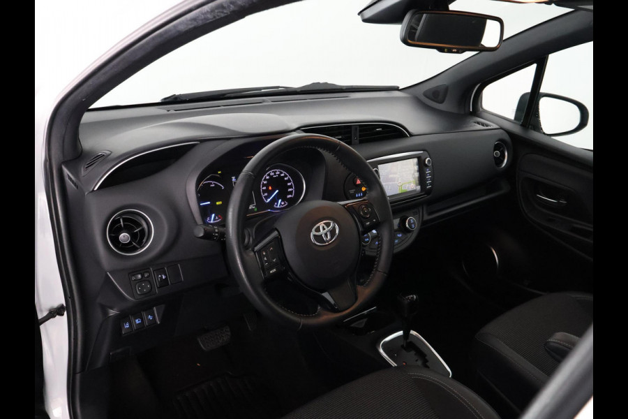 Toyota Yaris 1.5 Hybrid Executive | Panoramadak | Leder | Lichtmetalen velgen | Navigatie