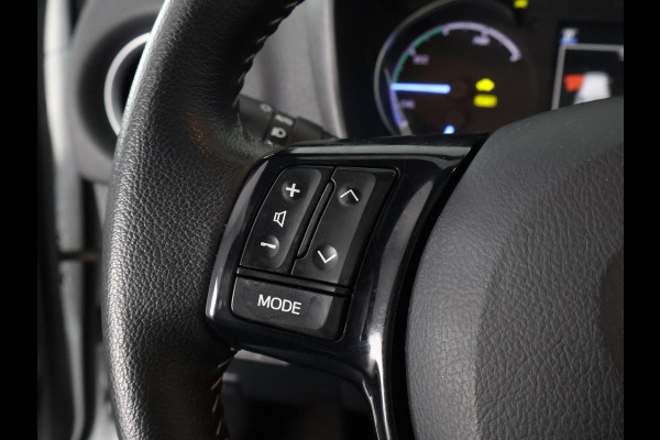 Toyota Yaris 1.5 Hybrid Executive | Panoramadak | Leder | Lichtmetalen velgen | Navigatie