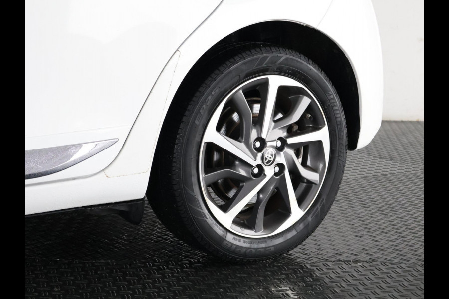 Toyota Yaris 1.5 Hybrid Executive | Panoramadak | Leder | Lichtmetalen velgen | Navigatie