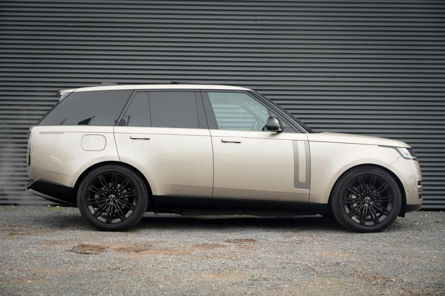 Land Rover Range Rover 3.0 P460e HSE PHEV / Batumi Gold / Towing Pack / Pano / NL Auto / 4Wiel sturing