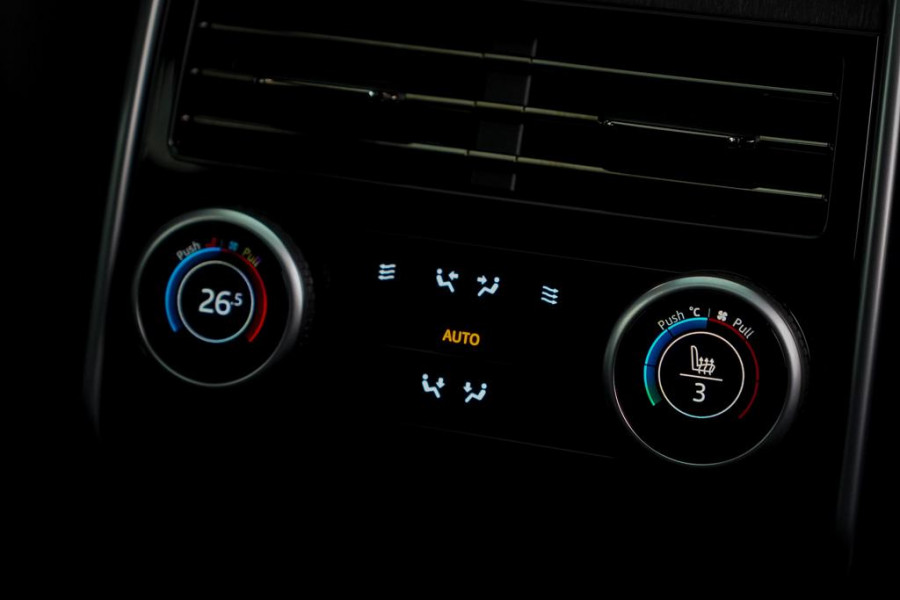 Land Rover Range Rover 3.0 P460e HSE PHEV / Batumi Gold / Towing Pack / Pano / NL Auto / 4Wiel sturing